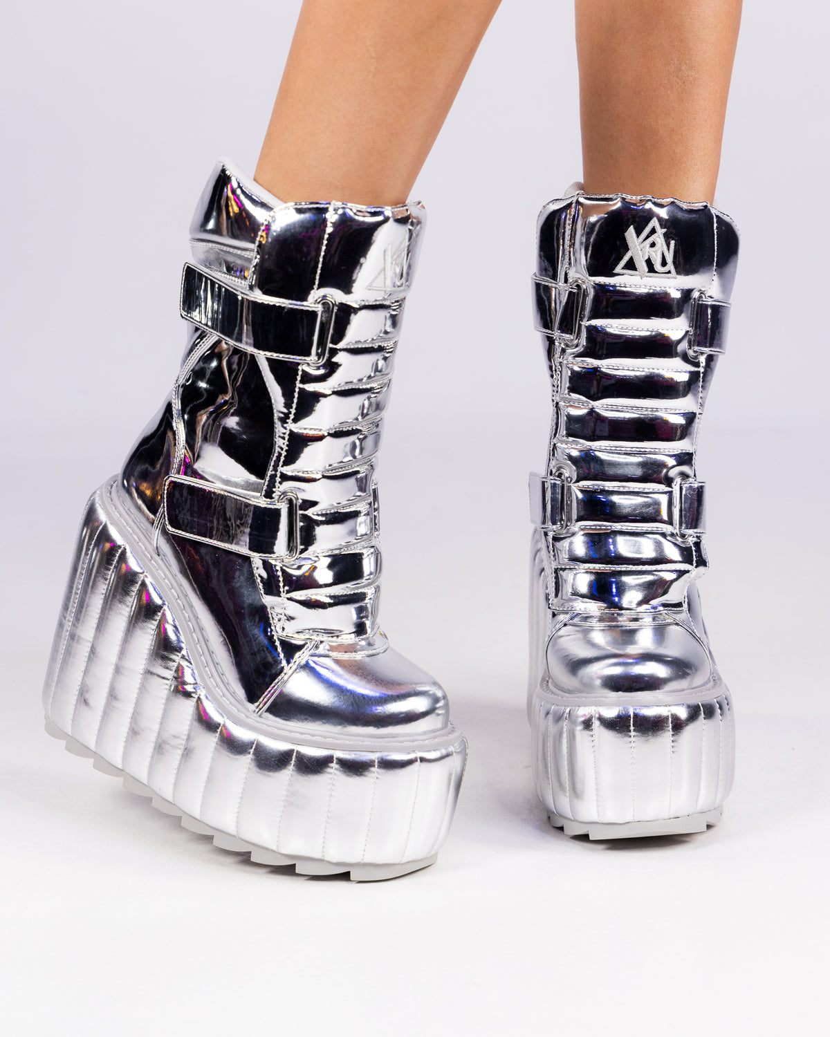 YRU Dune Moto Lo Women's Silver Chrome Boots