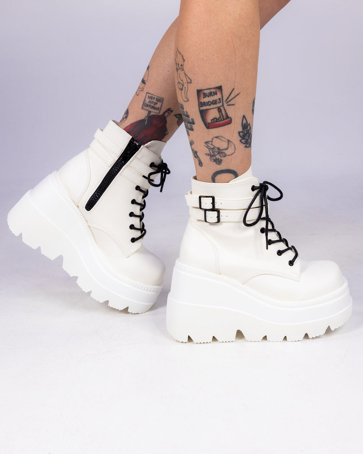 Outfit Demonia White Platforms Shaker-65