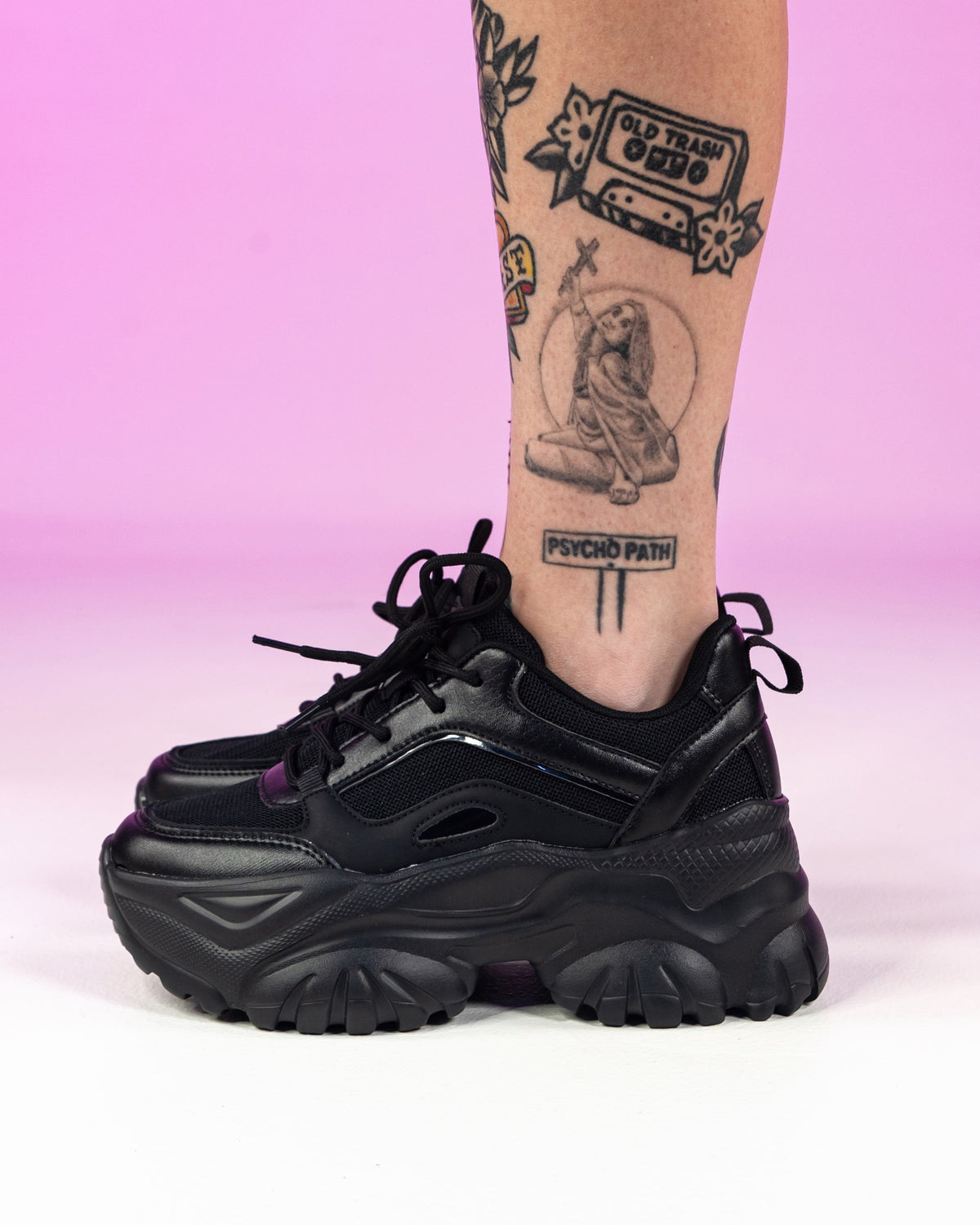 Black Hanna Sneakers